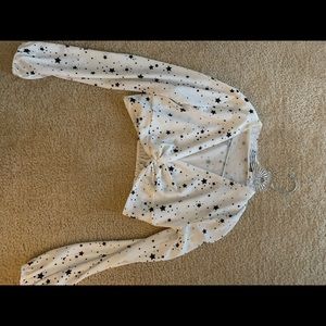 Adorable knotted crop top!